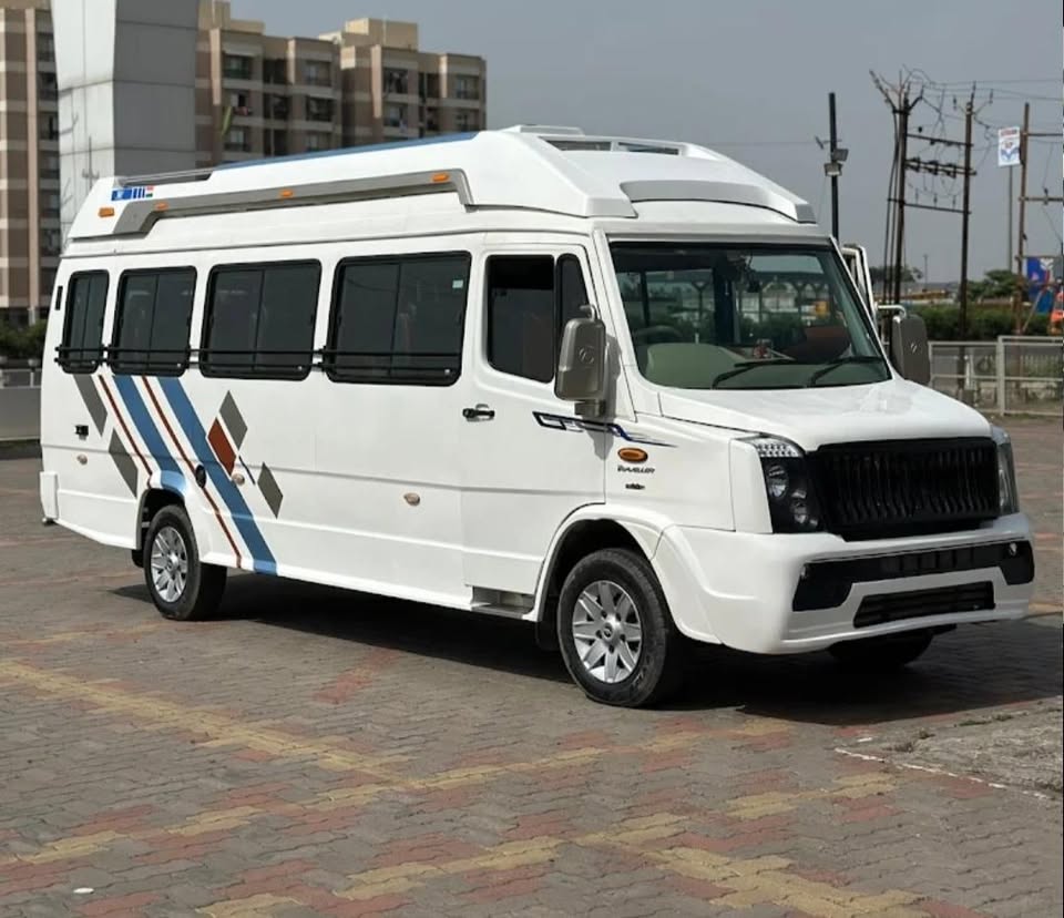 Force Tempo Traveller front view
